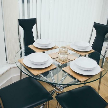 Serviced Apartment In Liverpool City Centre - Free Parking - Balcony - By Happy Days Exterior photo