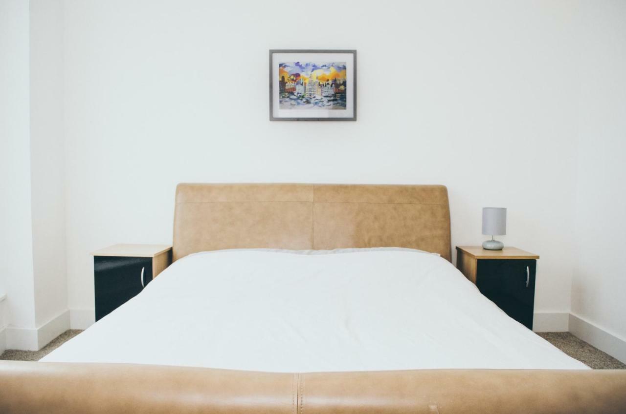 Serviced Apartment In Liverpool City Centre - Free Parking - Balcony - By Happy Days Exterior photo