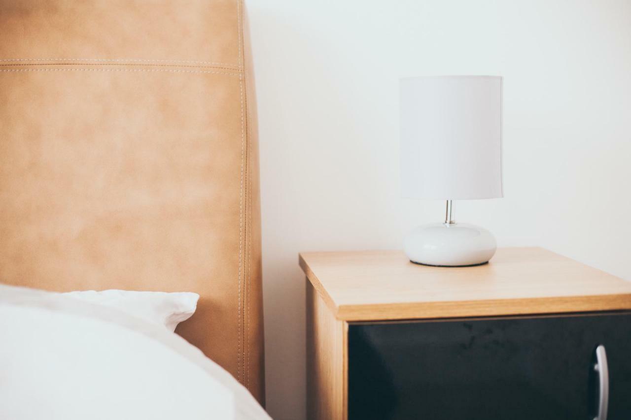 Serviced Apartment In Liverpool City Centre - Free Parking - Balcony - By Happy Days Exterior photo